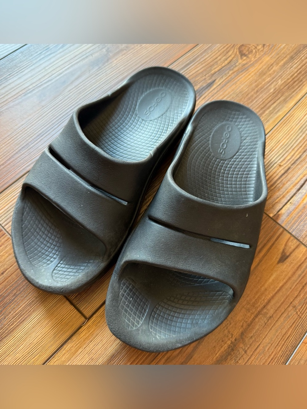 Black oofos slides